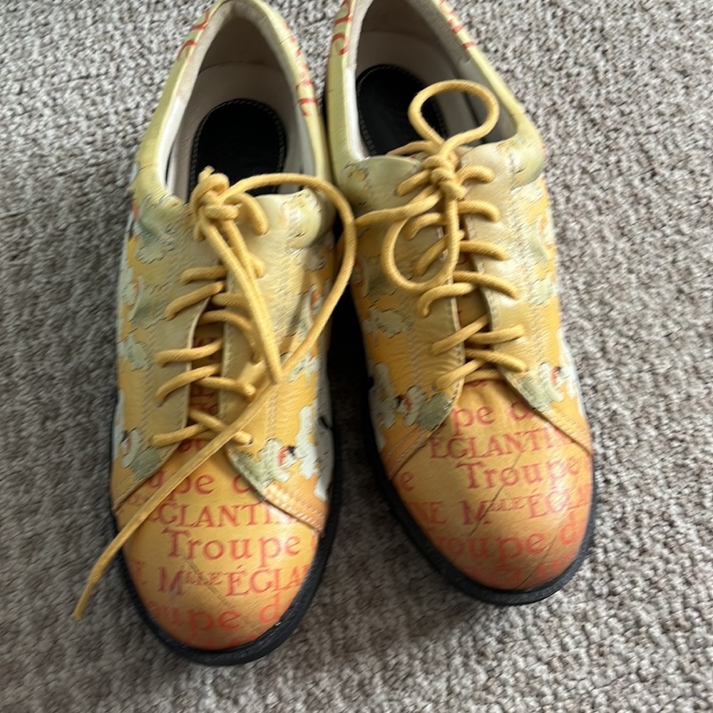 Icon leather golf and walking shoes for ladies, size 8.5. Tote, new.